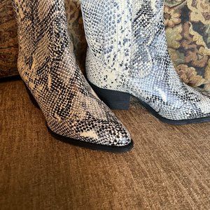 Marc Fisher Alva Snake